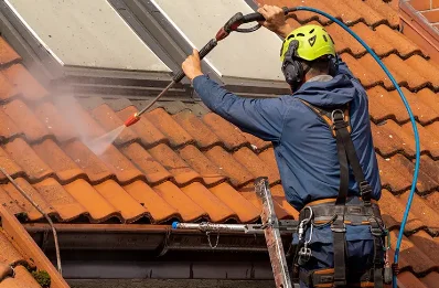 Démoussage et hydrofuge de toiture à Montgazin
